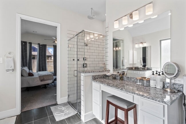 Building Photo - 2210 Bristlegrass Dr