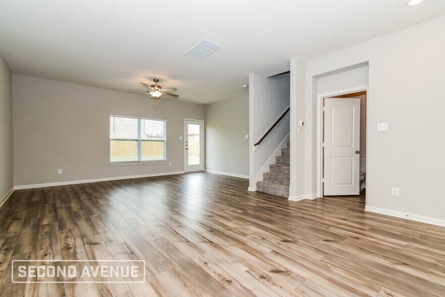 Building Photo - 2100 Jeanine Dr