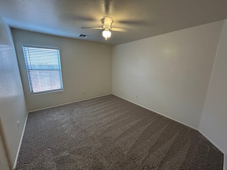 Building Photo - 8217 S 45th Ln