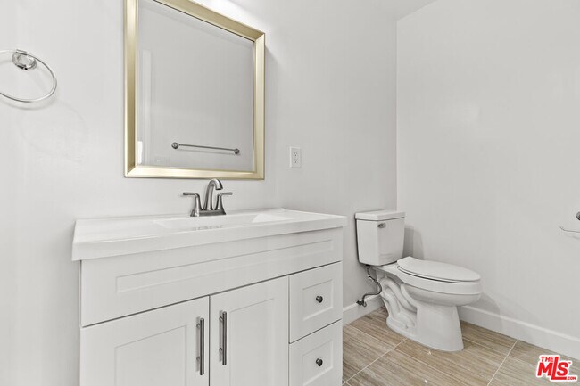 Building Photo - 330 E Dryden St