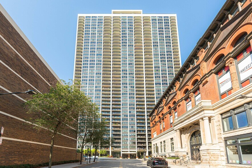 Building Photo - 1560 N Sandburg Terrace