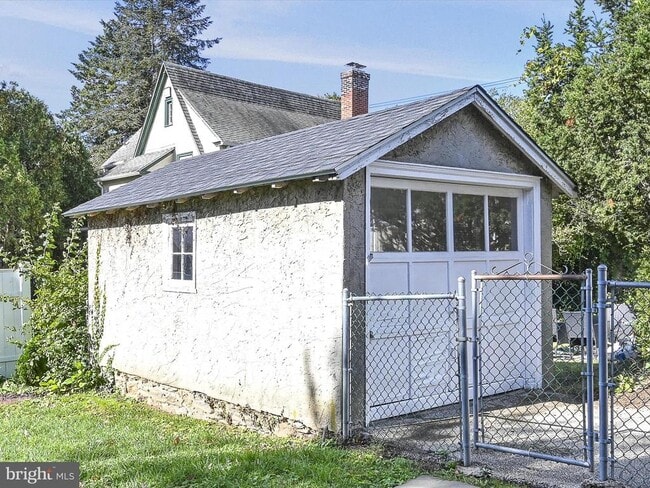 Building Photo - 2814 St Marys Rd