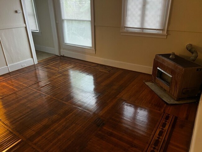 Building Photo - 300 N Spring St