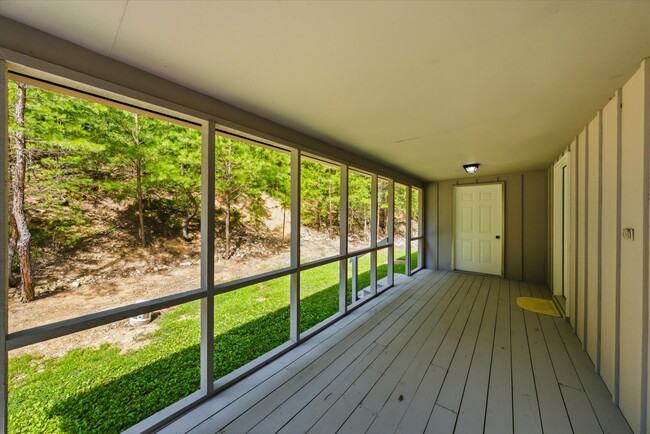 Building Photo - 250 Goodfield Creek Rd