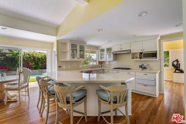 Building Photo - 1336 Bienveneda Ave