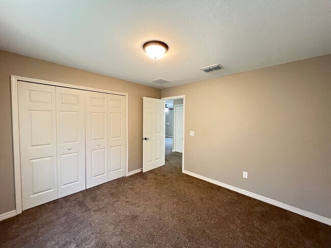 Building Photo - Beautiful 3 Bedroom, 2 Bathroom Home in Ocala!!