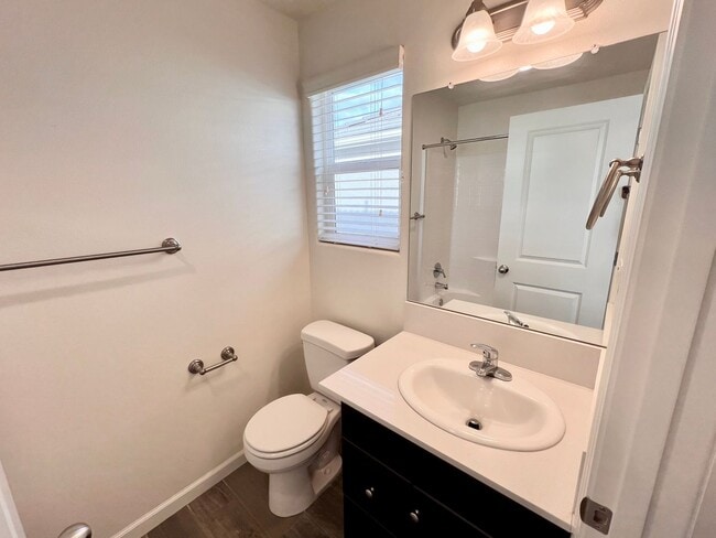 Building Photo - $2,300 Alluvial & Fowler, 3 Beds - Chennau...