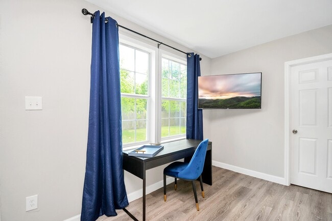 Building Photo - 4710 Paradise Ln