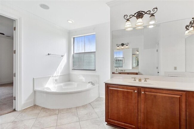 Building Photo - 109 Grand Champions Ln