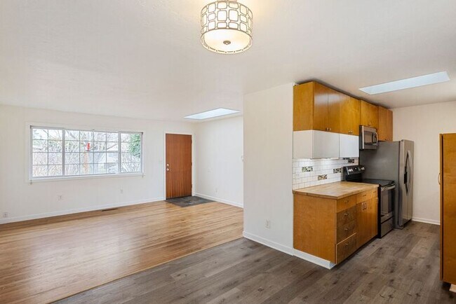 Building Photo - 8715 N Washburne Ave