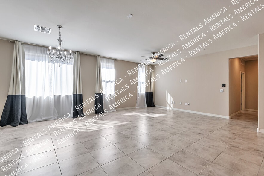 Building Photo - 8680 N Rome Ct