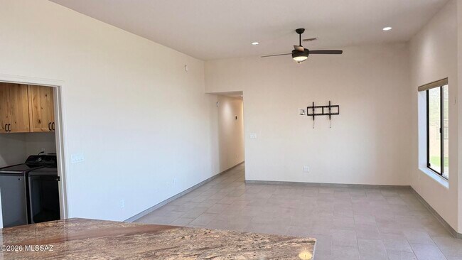 Building Photo - 4440 W Mountain Side Dr