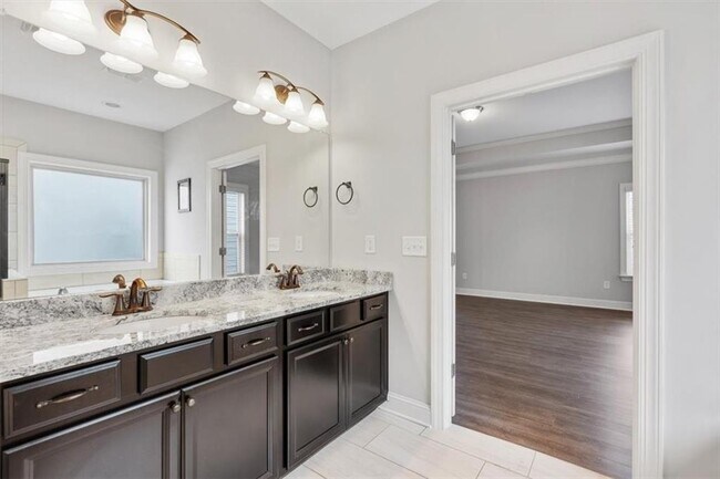 Building Photo - 204 Cardinal ln