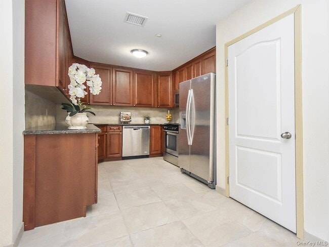Building Photo - 400 Carney St