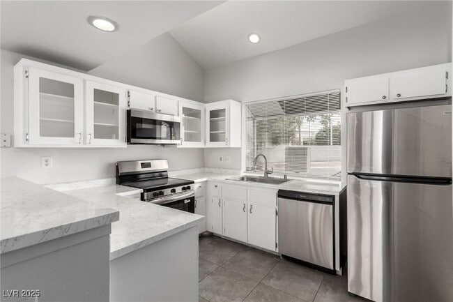 Building Photo - 5644 Vineyard Ln