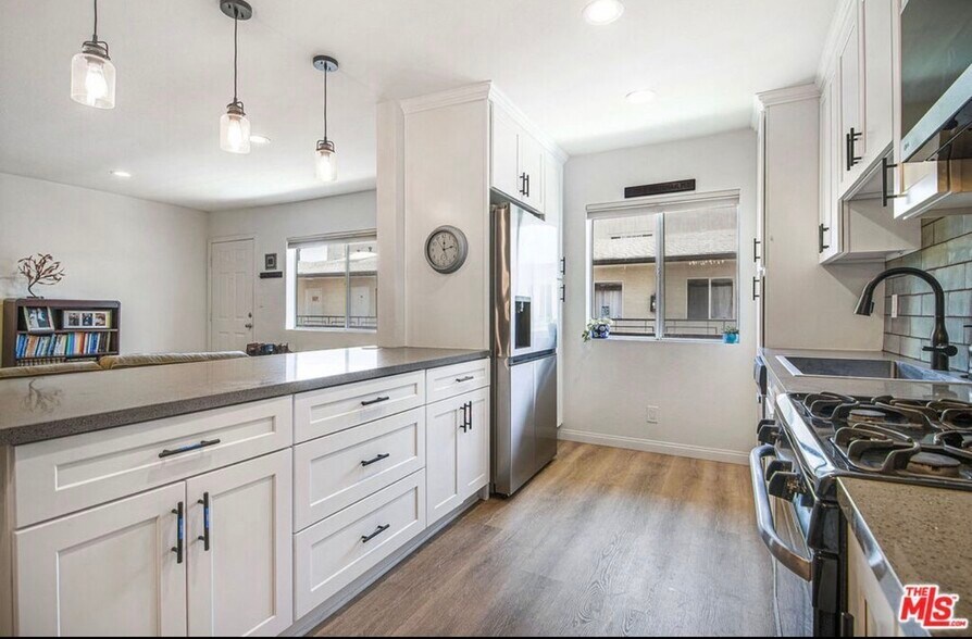 Building Photo - 4358 Mammoth Ave