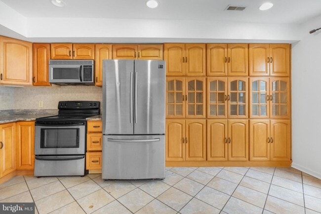 Building Photo - 5 W Girard Ave