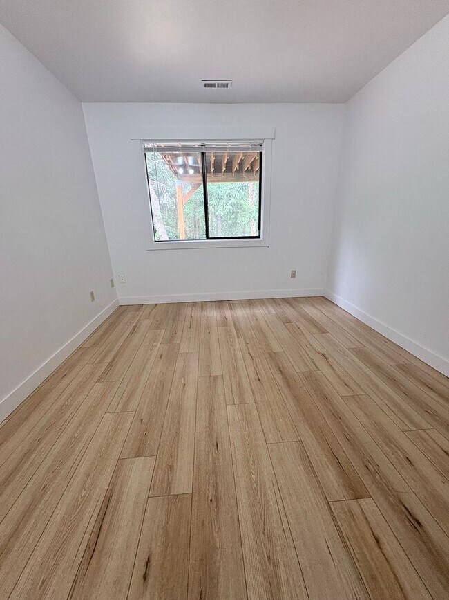 Building Photo - Bright and Spacious Newcastle Home -Open House Saturday the 27th 4:00-5:00