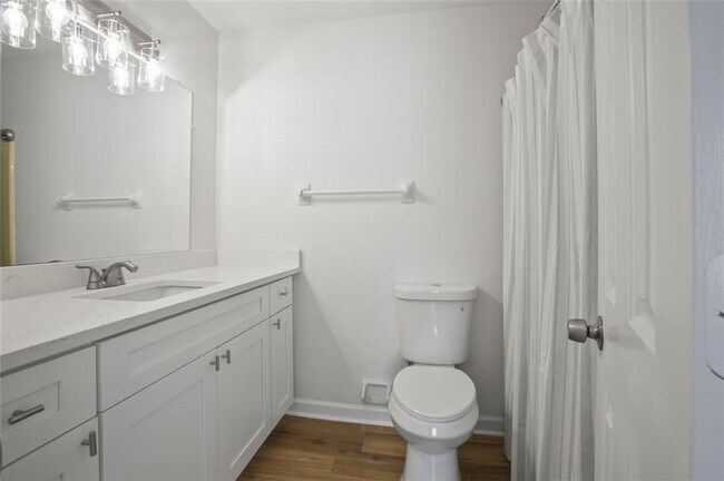 Building Photo - 460 Forestgate Ct