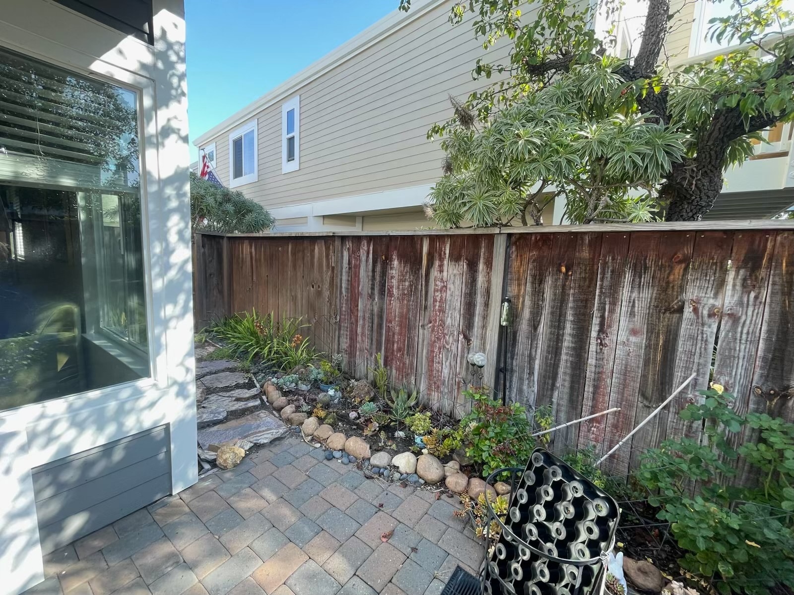 Building Photo - 127 Shepardson Ln