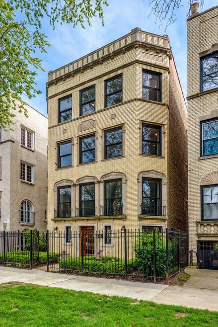 Building Photo - 2033 W Jarvis Ave