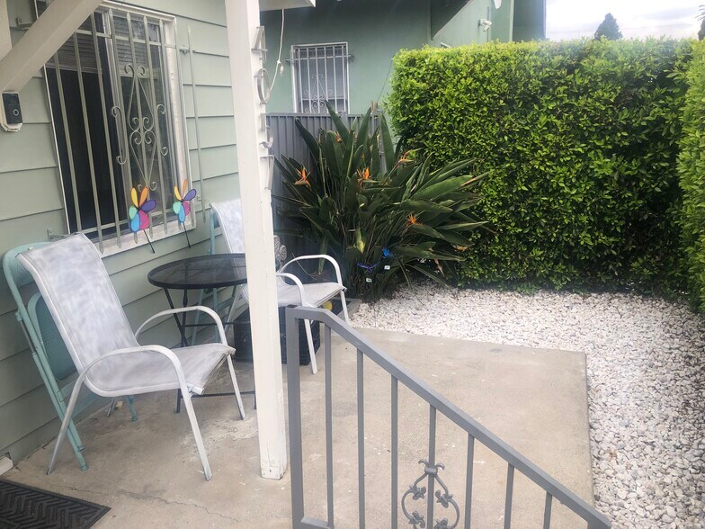 front porch w/privacy - 4057 S Raymond Ave