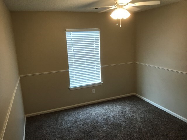 Building Photo - 223 Longleaf Cir