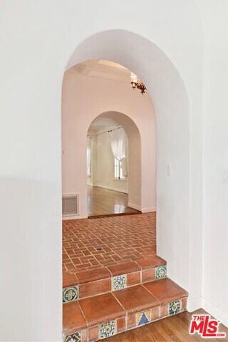 Building Photo - 214 S Medio Dr