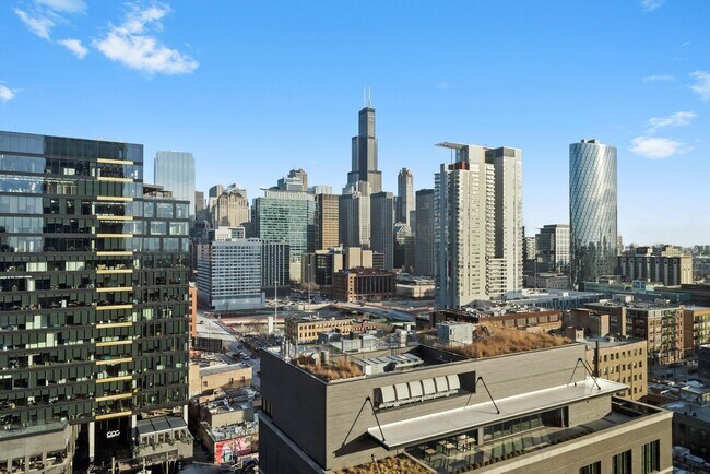 Building Photo - 164 N Peoria St