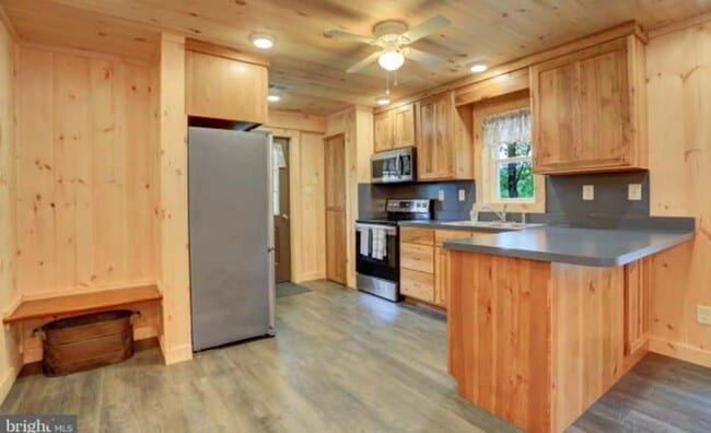 Building Photo - Lovely Single-Family Home