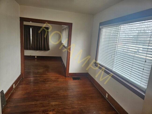 Building Photo - Charming 2-bed 1-bath house