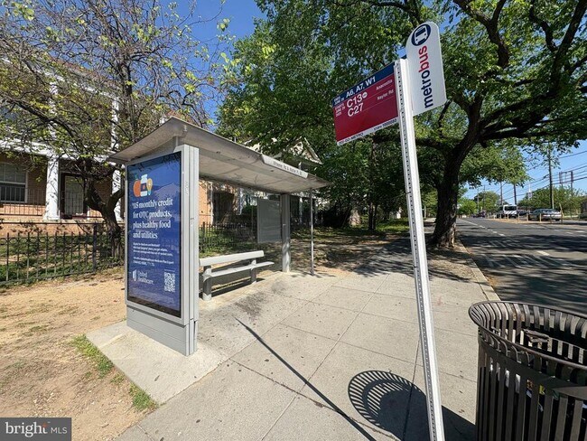 Building Photo - 4005 Blakney Ln SE