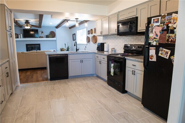 Building Photo - 1861 W Deane St