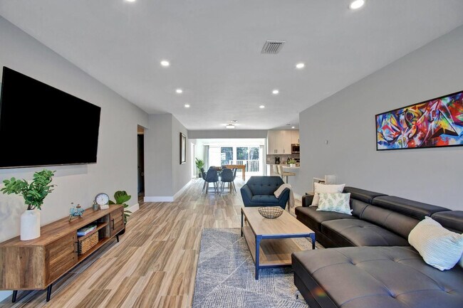 Building Photo - 2632 Madison St