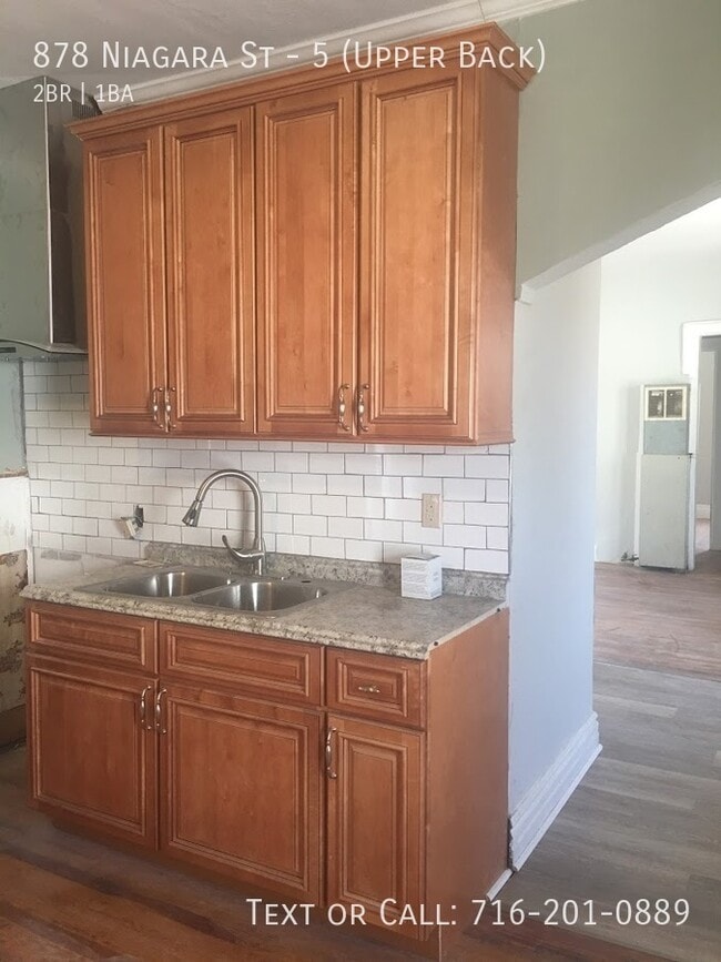 Building Photo - 878 Niagara St