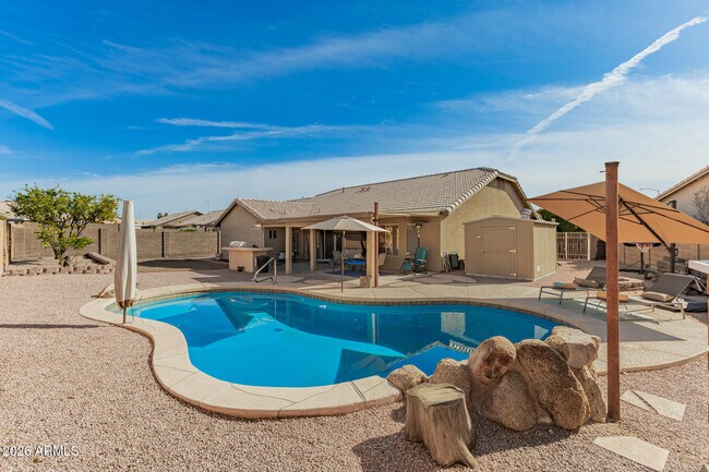 Building Photo - 6424 E Menlo St