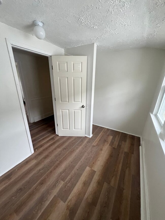 Building Photo - Charming 4-Bedroom Single-Family Home in C...