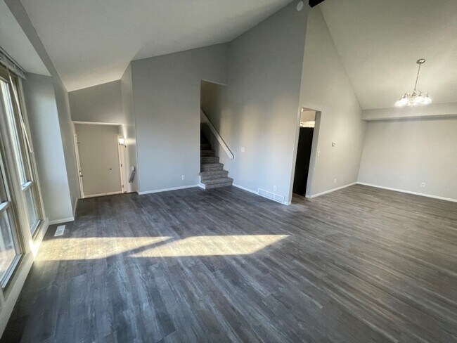 Building Photo - Home For Rent Bellevue.