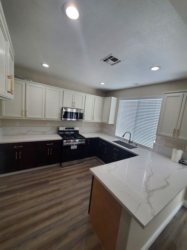 Building Photo - 4 Bedroom home in Elk Grove