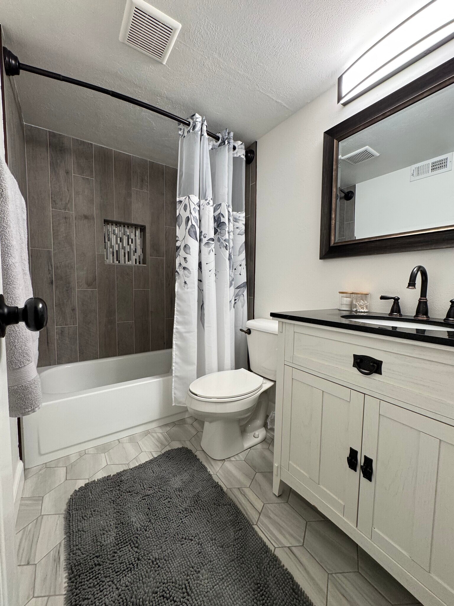 Bathroom 2 - 13781 E Lehigh Ave