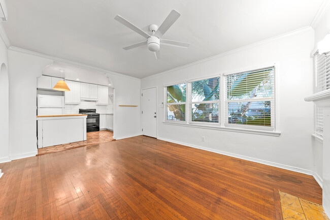 Building Photo - 6067 Lexington Ave