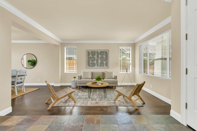 Building Photo - Looks like a model home! 5 Bed 3 Bath Roseville