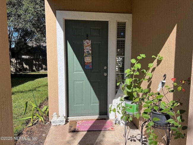 Building Photo - 385 Scrub Jay Dr