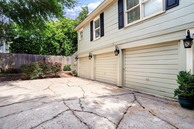 Building Photo - 2011 South Blvd