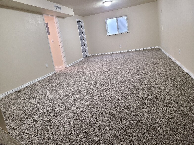 Building Photo - 287 E 600 N