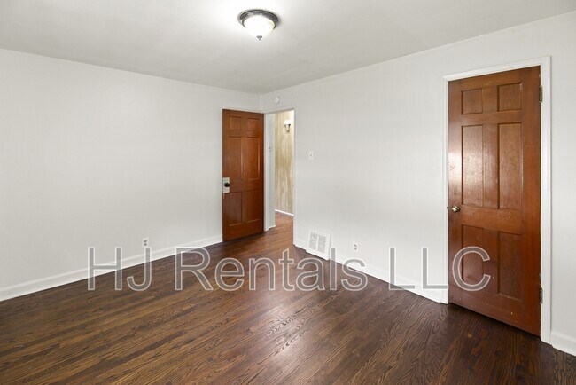 Building Photo - 10139 Cabot Dr