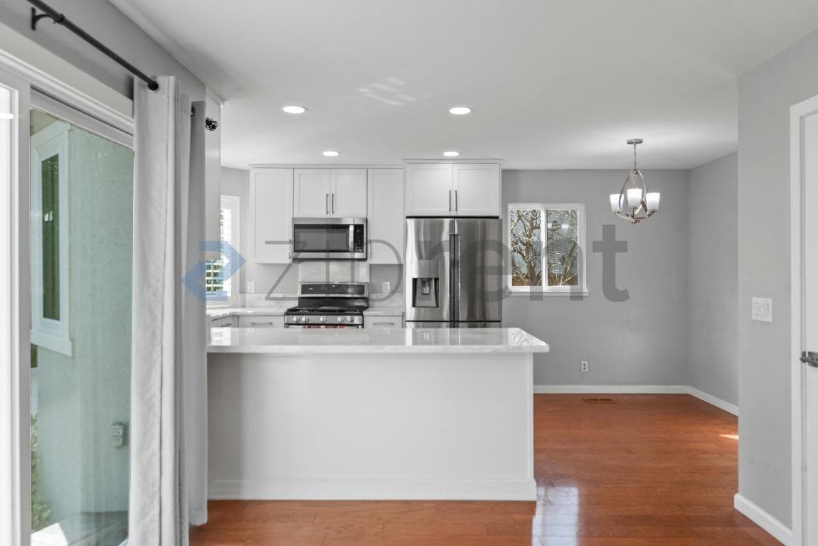 Building Photo - 1554 Gilbert Pl