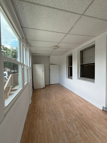 Building Photo - 3030 N Oleander Ave
