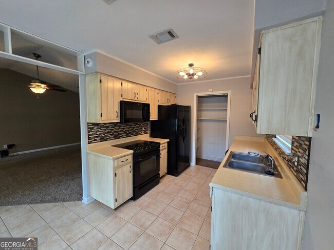 Building Photo - 127 Summerfield Dr