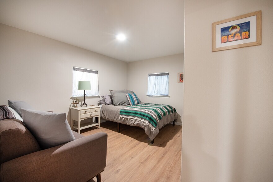 Building Photo - 604 S 8th St